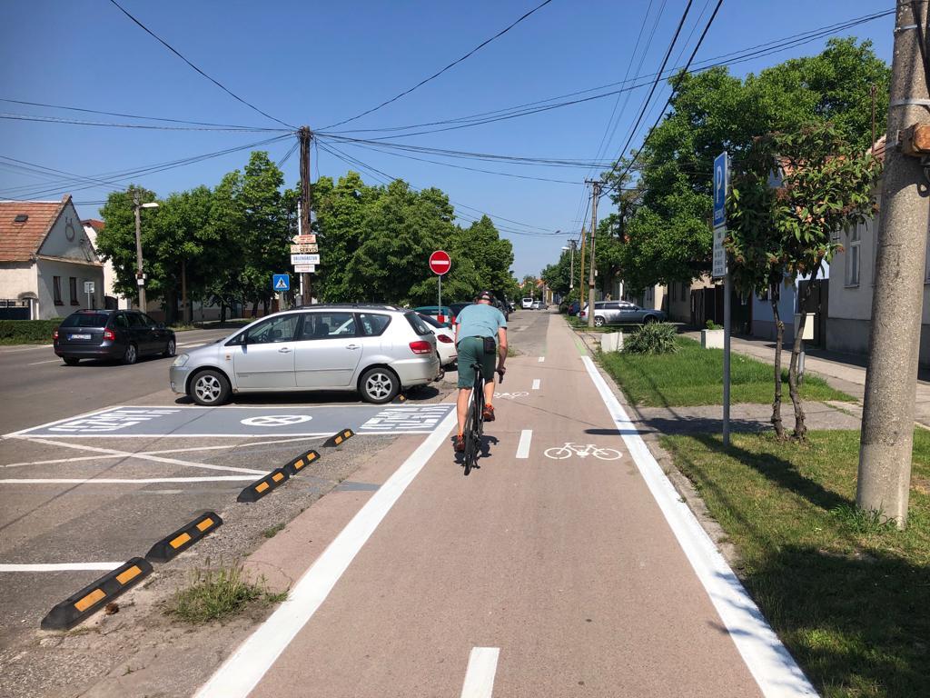 Ako jazdiť bezpečne v mestskej časti po cyklochodníkoch a zmiešaných chodníkoch