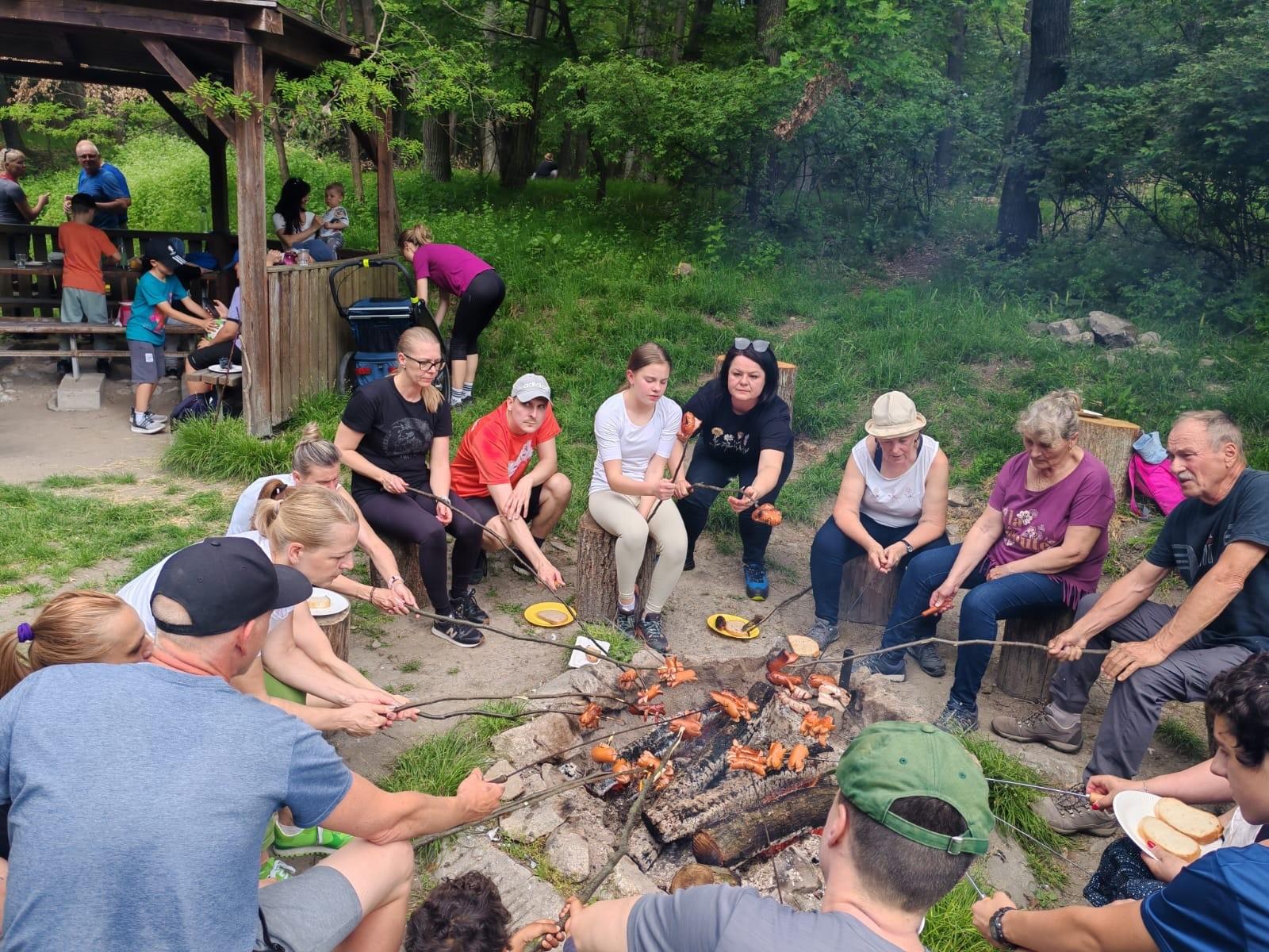 Prvomájová opekačka na Mahrovej búde opäť nesklamala