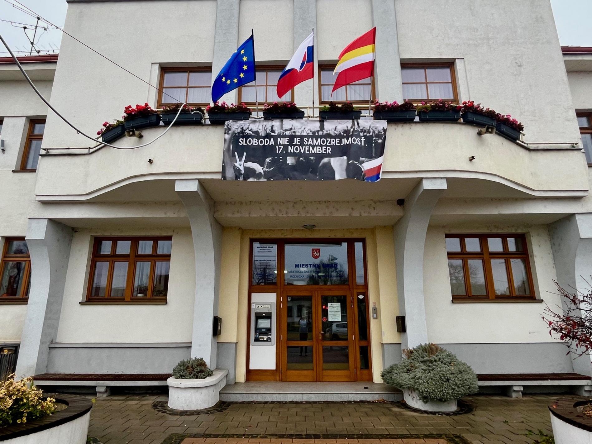 Vajnory si pripomínajú 17. november